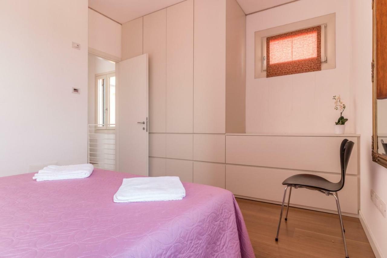 Carmini Canal View And Balcony With Lift Appartement