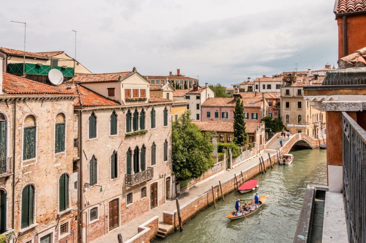 Carmini Canal View And Balcony With Lift Appartement Venetië